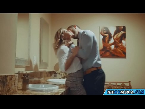 ❤️ Kad krūtiska blondīne pavedina tevi publiskā tualetē Porno pie porno lv.taxiporec.top ☑